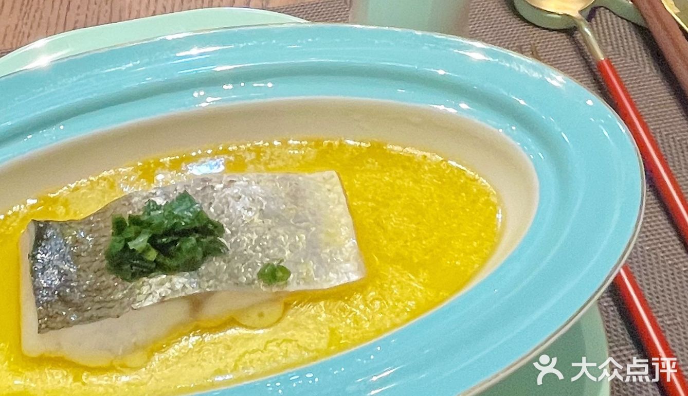 被切割成刚好一口吃进的肉粒