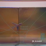 飞机上的空气总是让人觉得干燥，仿佛有一个抽湿器