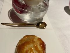 杏仁白玉布丁配蜜汁叉烧酥-广舟(千禧店)