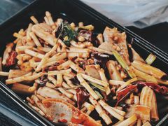 折耳根郡把-柴门头啖汤·经典川菜·慢火汤品(锦城万达店)