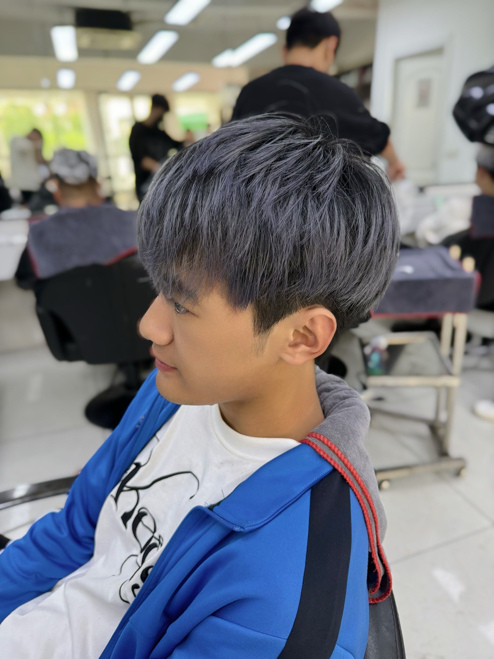 灰调简约男发潮流