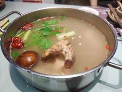 锅底有好大一根棒棒骨-盡膳口福·百年汤方火锅(科华北路店)