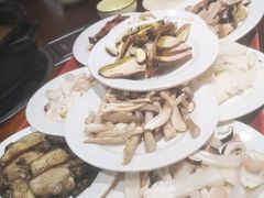 -菌之家·专业纯野生菌火锅·特色炒菌