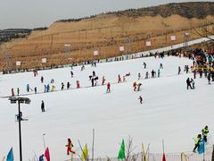 -采薇庄园四季滑雪场