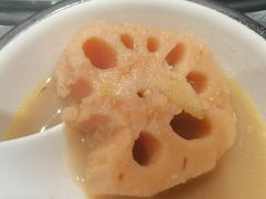 -帅巴人舅母子腊蹄民俗村