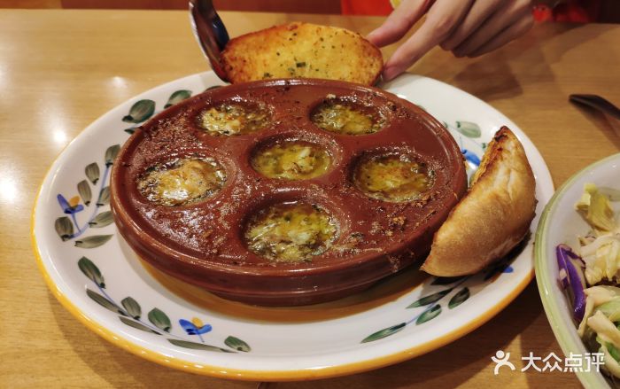 萨莉亚(同济店)-蒜香蜗牛加面包图片-上海美食-大众点评网