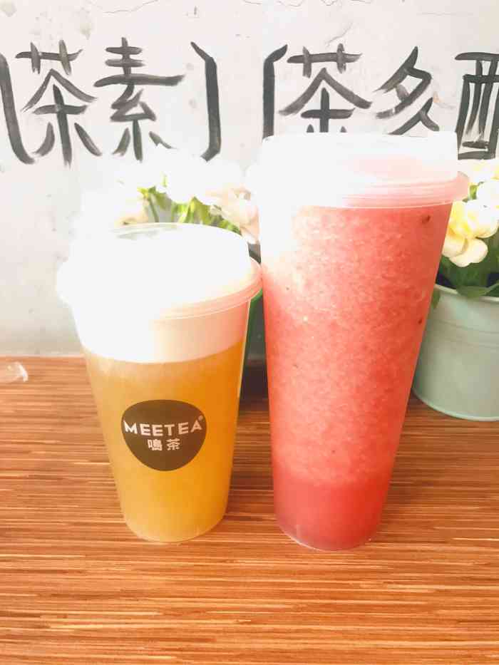 打分    /人 朋友点了一杯西瓜冰沙,甜甜的;我点了一杯招牌萃芝芝金凤