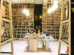 -钟书阁(松江泰晤士小镇店)