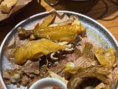 -头上红煨盐鸡·非遗院子餐厅