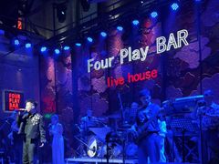 -FOUR PLAY BAR