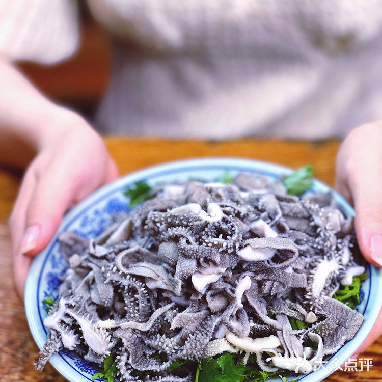 “她”点名要吃的卤煮!