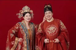 -雪中彩影婚纱摄影·微光艺术中心