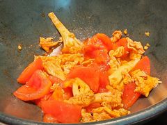 西红柿花菜炒蛋-简小舍·民间手艺菜(武昌江滩店)