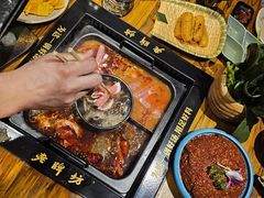 -老牌坊云南鱼豆花火锅(爱建店)