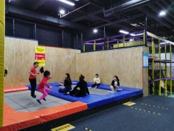 -蹦贝运动中心·蹦床·攀岩·闯关(龙岗店)