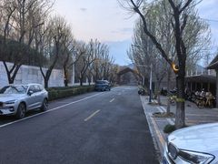 -七叶香山-地面停车场