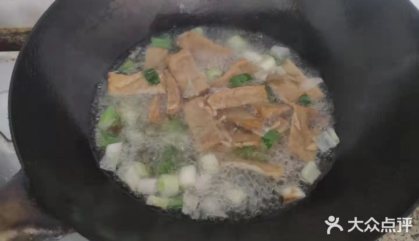 味美色鲜的鲁山揽锅菜