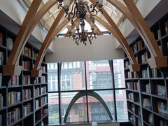 -钟书阁(松江泰晤士小镇店)