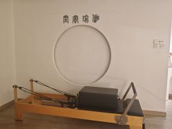 -闺蜜瑜伽·普拉提女性塑形馆