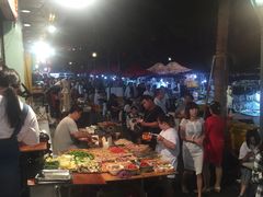 -吴山路夜市