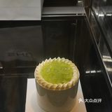 佑禾排累了，吃个虎皮蛋糕！
