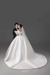 -喜爱高定婚纱摄影