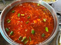 -黄利砖万峰林布依特色酸笋牛肉馆