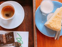 -Chom Cafe and Restaurant