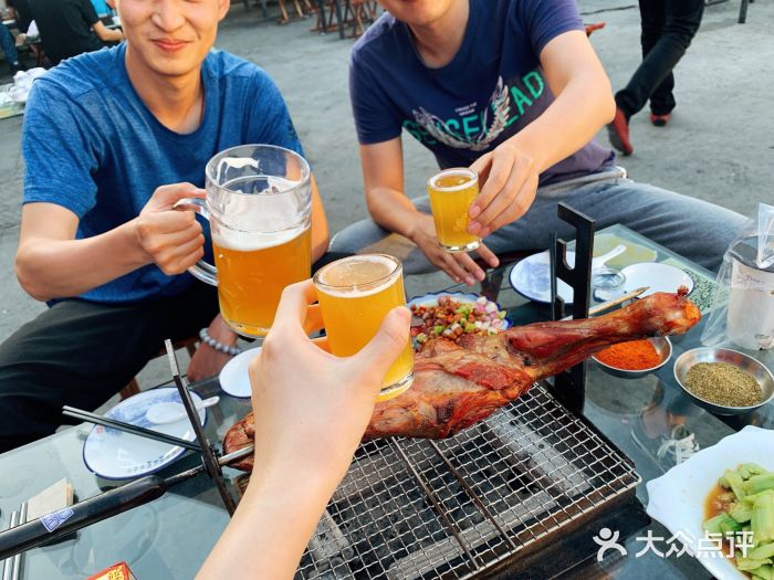 迎燕阁烤羊腿(二环南路店)自酿原浆啤酒图片