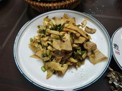 竹笋雪菜肉片-随意茶庄·地道杭帮农家菜(梅家坞店)
