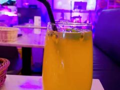 -樱花里音乐餐吧·牛扒椰子鸡(东圃店)