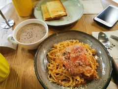 三文鱼罗勒番茄扁面-HELLO 27 意面·沙拉·帕尼尼