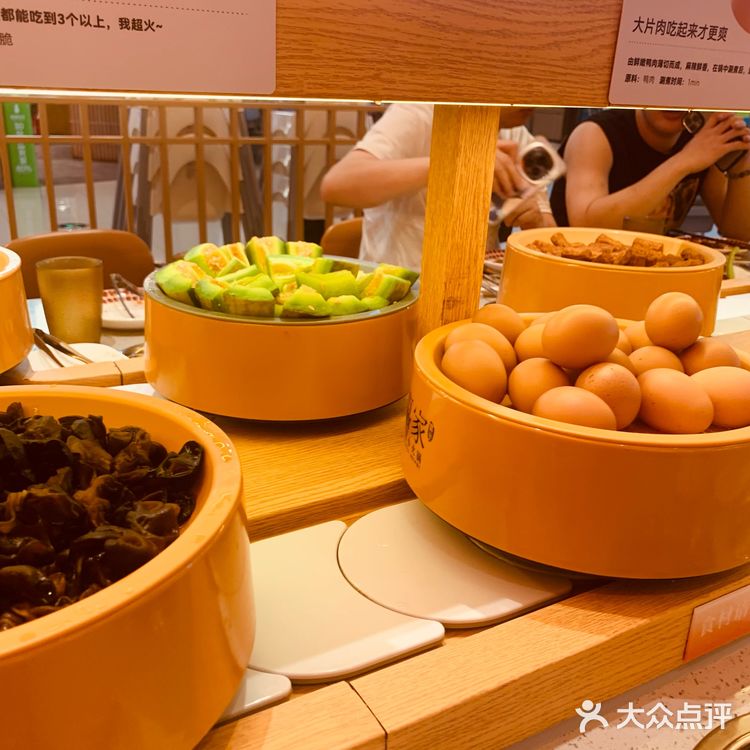 人山人海的自助小火锅