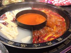 牛油骨汤番茄三味锅-味舵主重庆火锅(邓尉路店)