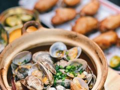 -何妹湿辣牛肉·粤式烧烤砂煲(桂雅路店)