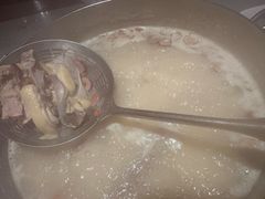 -尚尚仙·酸汤猪手·猪肚鸡火锅(华联万柳购物中心店)