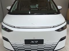 -小鹏汽车(上海静安大融城店)