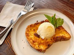 一片法式吐司配冰淇淋球-AO cafe＆bistro