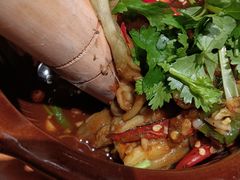 尖椒擂茄子-老滇山寨•云南特色菜•地方菜•民族风情歌舞表演(金碧店)