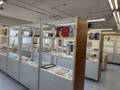 -无奔眼镜·蔡司·依视路授权店(朝阳大悦城店)