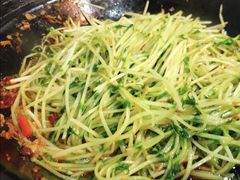 砂锅豌豆苗-何氏排骨(左家塘店)