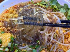 -爆炸头阿姨小四川正宗川味小吃(无任何分店)