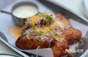 Fried Chicken Wings with Blue Cheese Sauce