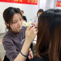 -慕拉美甲美睫皮肤管理