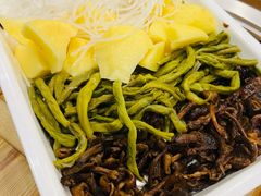 -万里闯关东铁锅炖菜馆(吉林大路店)