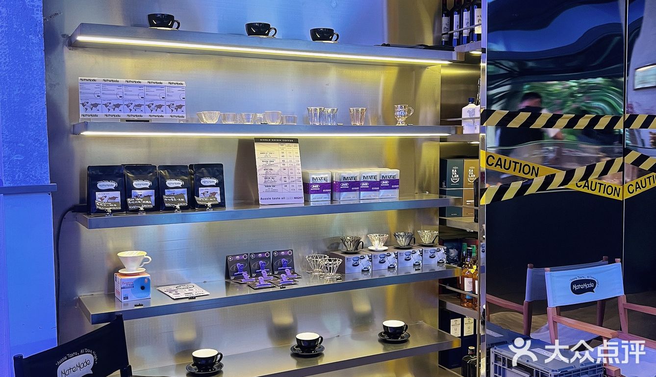 集齐下午茶和小酒馆于一身的咖啡店☕