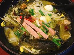 老坛酸菜米线-渝和喵叔米线(南坪万达店)