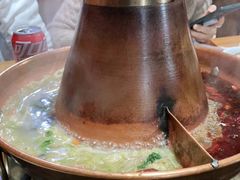 -果松木炭酸菜铜火锅·外婆参鸡汤