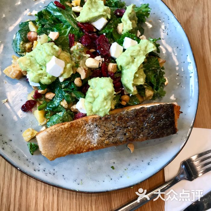 wagas煎三文鱼牛油果沙拉图片-北京西餐-大众点评网