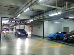 -新世界新丸中心-地下停车场